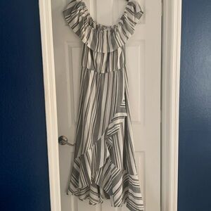 Bailey Blue off/on shoulder beautiful dress worn once.